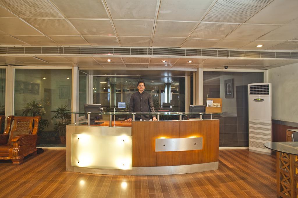 Hotel Om Tower Τζαϊπούρ Εξωτερικό φωτογραφία