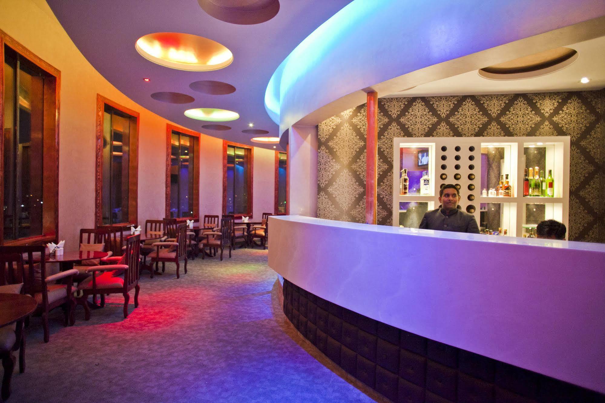 Hotel Om Tower Τζαϊπούρ Εξωτερικό φωτογραφία