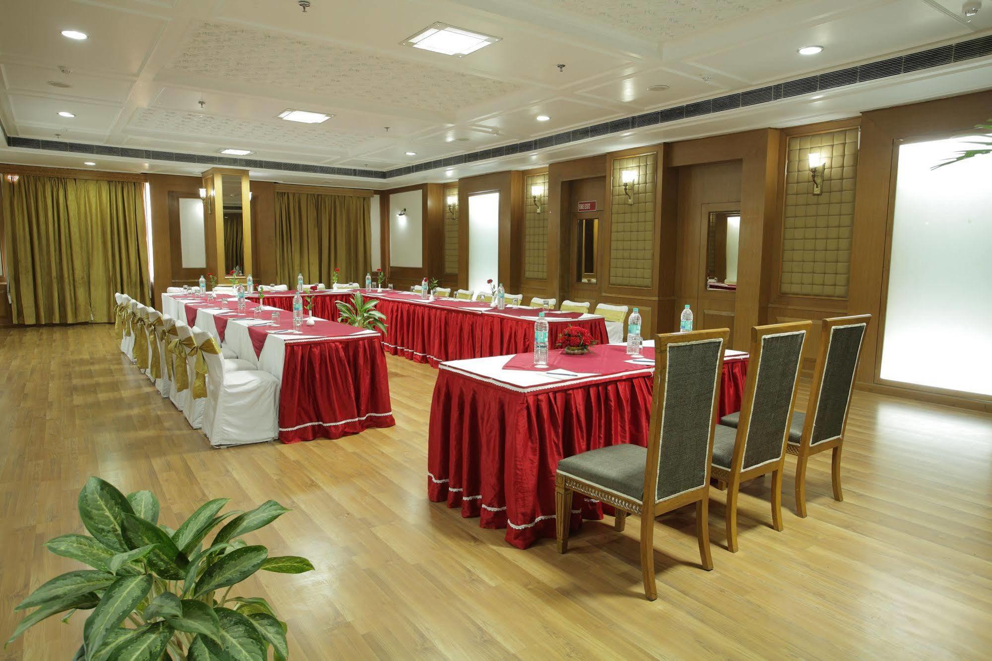 Hotel Om Tower Τζαϊπούρ Εξωτερικό φωτογραφία