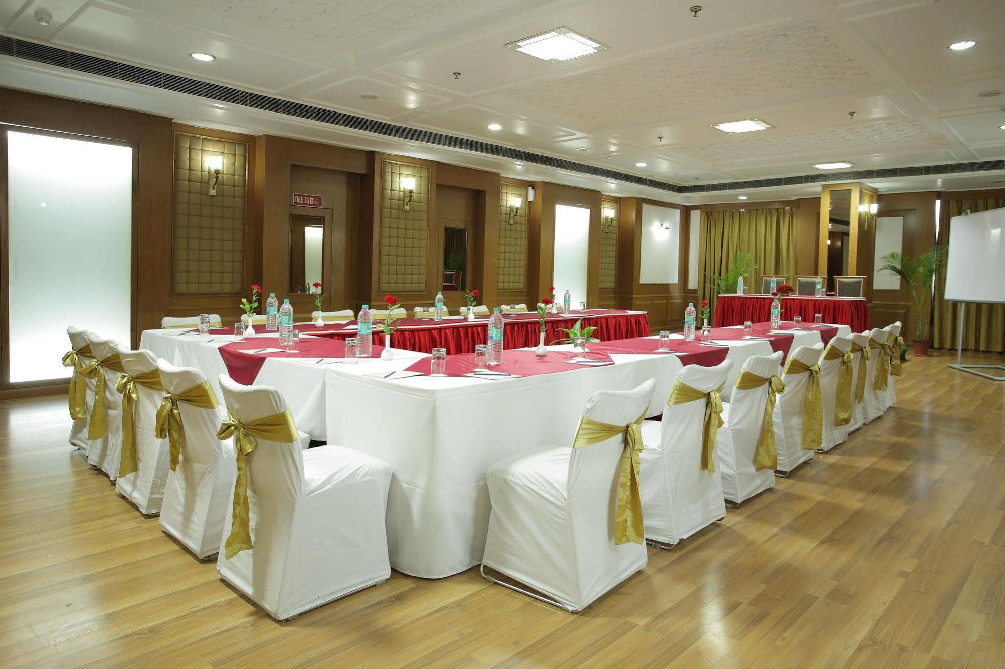 Hotel Om Tower Τζαϊπούρ Εξωτερικό φωτογραφία
