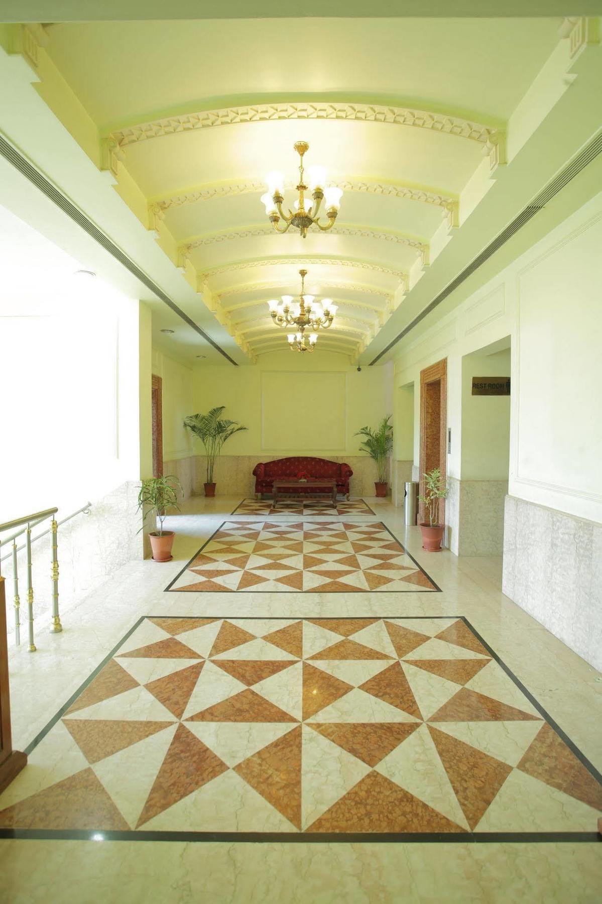 Hotel Om Tower Τζαϊπούρ Εξωτερικό φωτογραφία